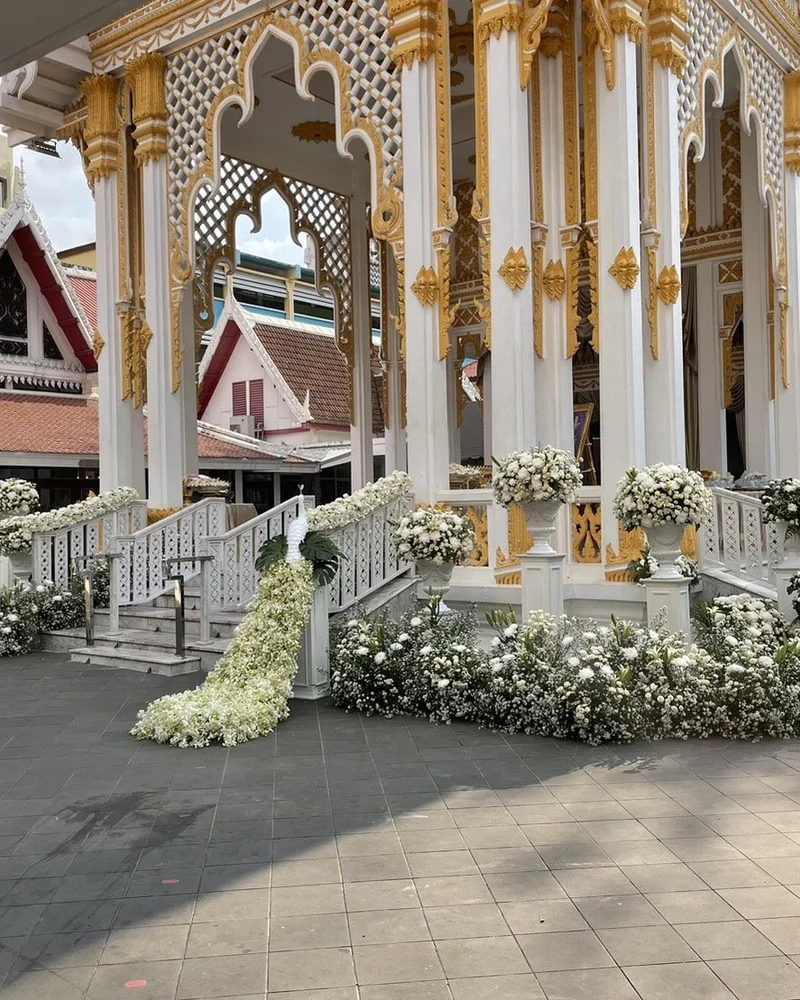 บริเวณหน้าศาลาบำเพ็ญกุศลของวัดในกรุงเทพฯ ที่ใช้เป็นจุดรับของและลงชื่อ