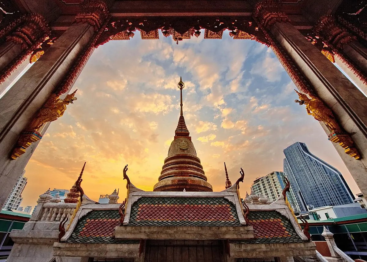 พระเจดีย์วัดหัวลำโพงยามเย็น