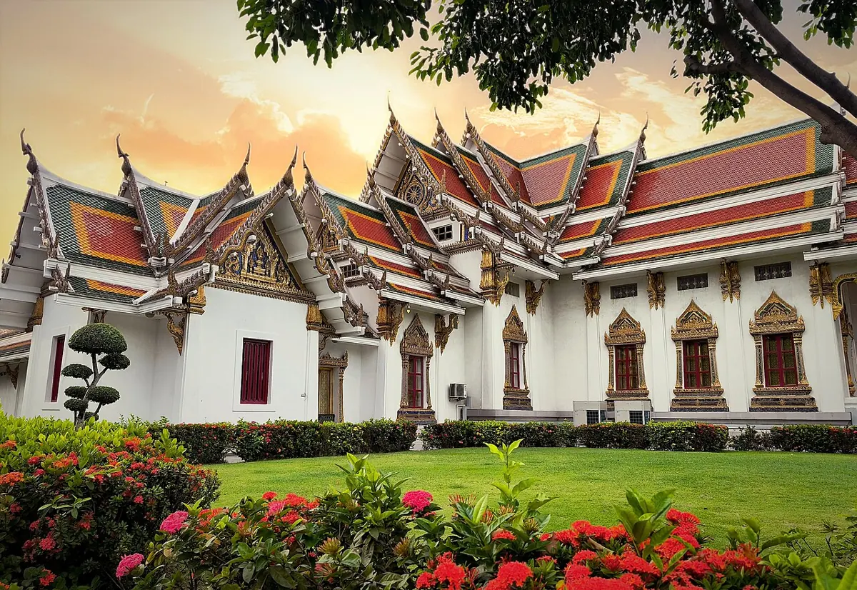 หมู่อาคารทรงไทยในวัดพระศรีมหาธาตุวรมหาวิหาร